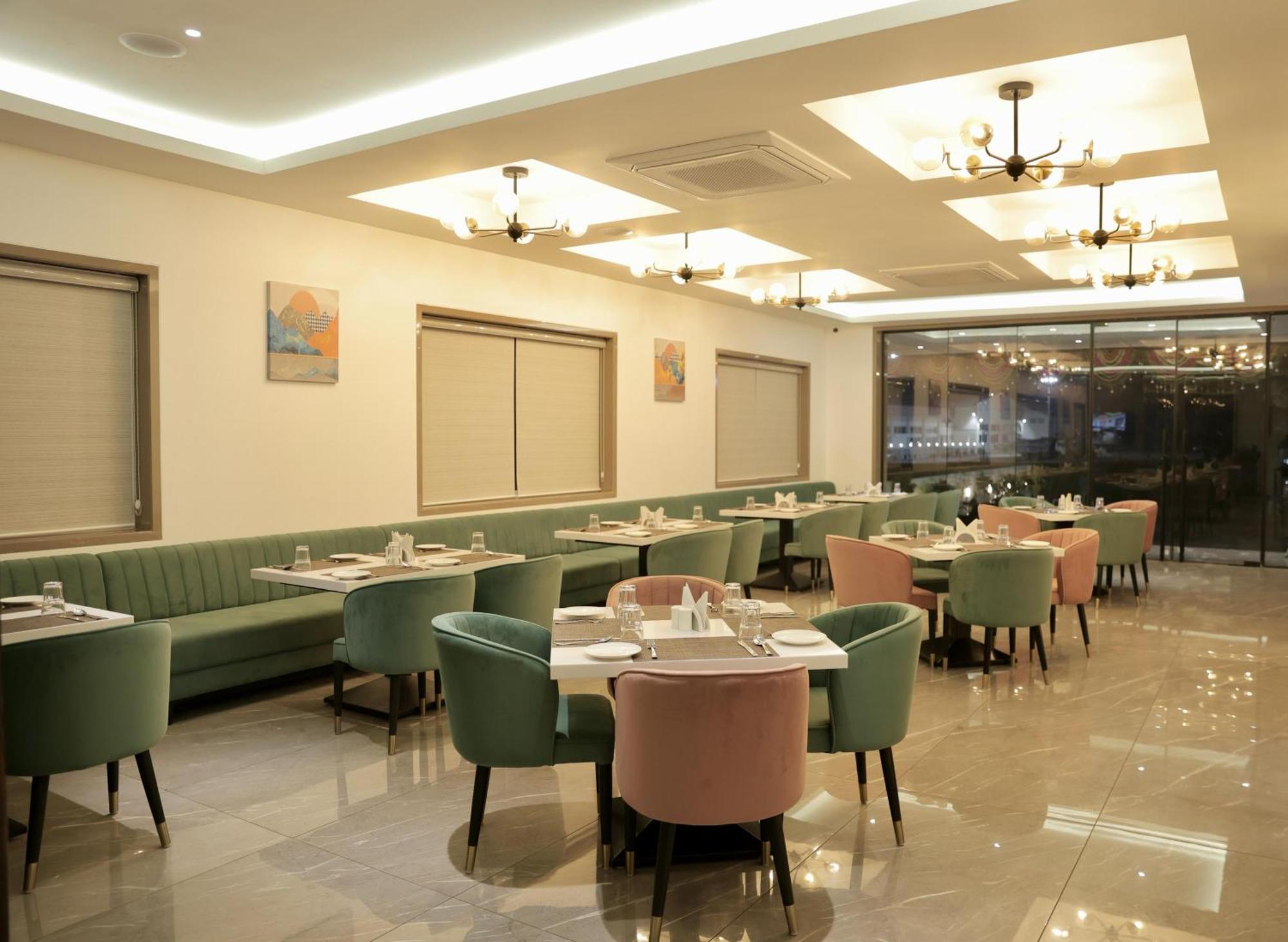 Hotel Carnival Parbhani ภายนอก รูปภาพ
