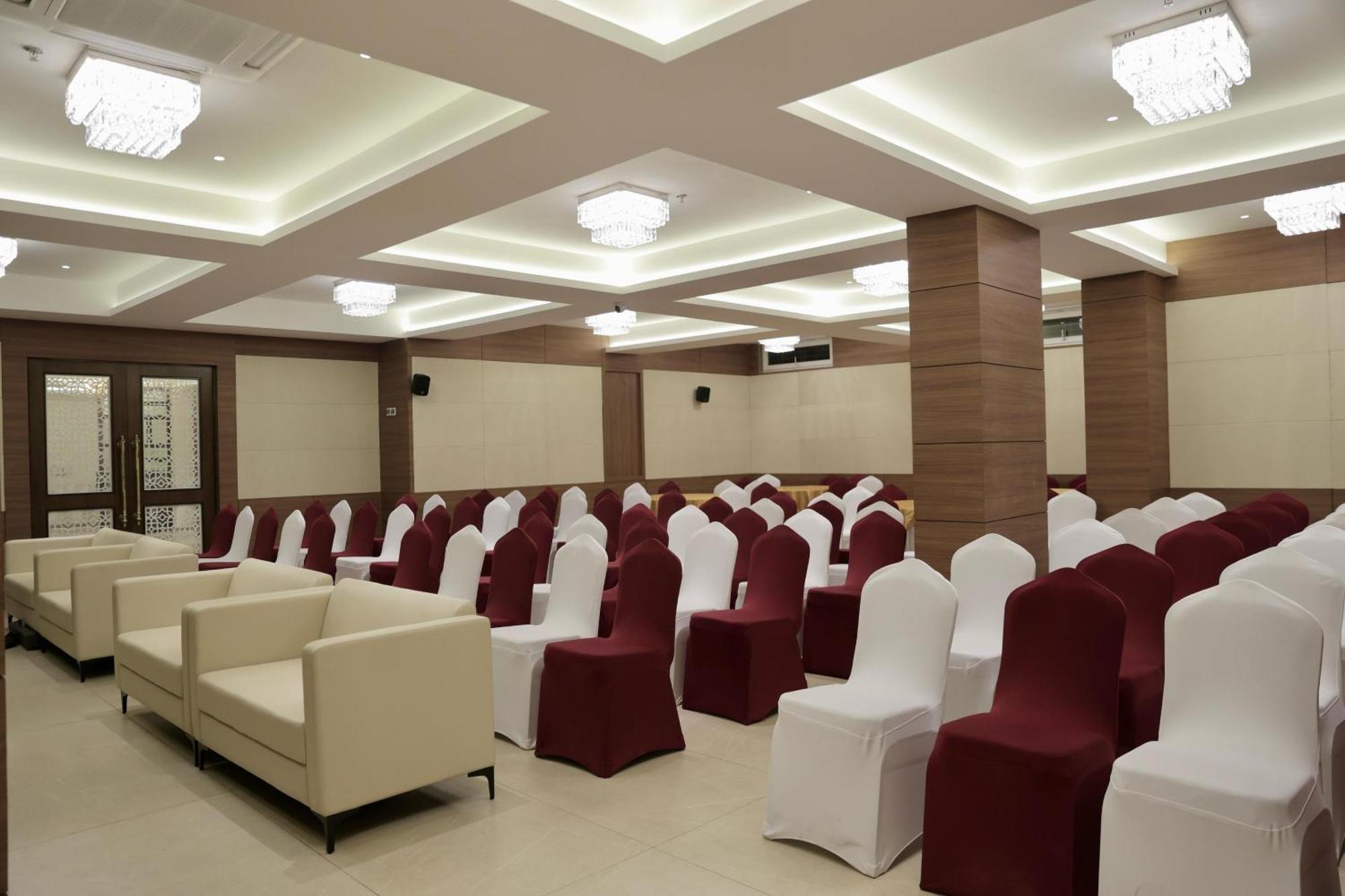 Hotel Carnival Parbhani ภายนอก รูปภาพ