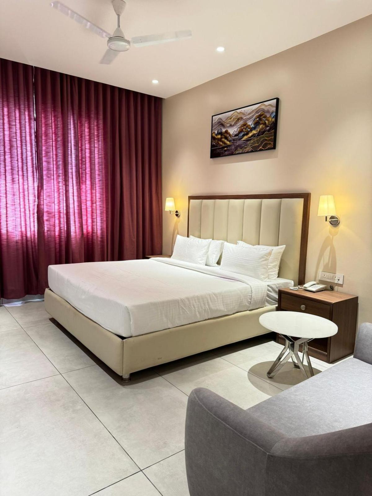 Hotel Carnival Parbhani ภายนอก รูปภาพ